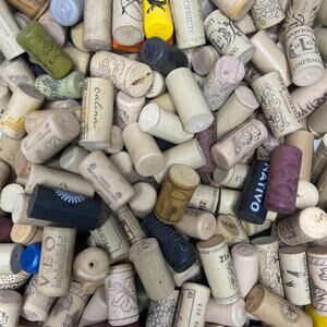 50 SYNTHETIC WINE BOTTLE CORKS Red White Nice Variety Crafting Wedding Recycled!